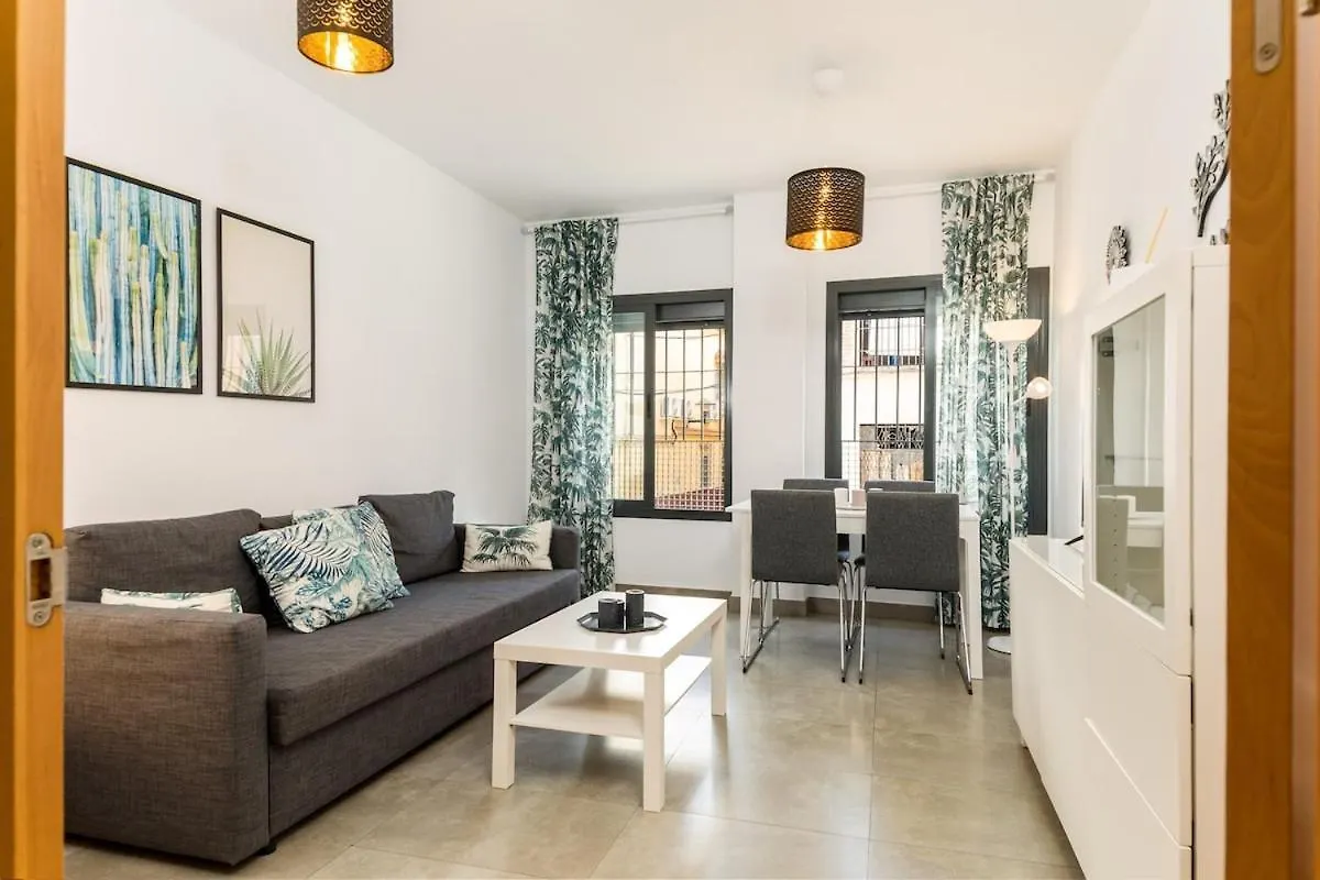 C54 - Homey Apartment 2 Bedroom In Town Málaga