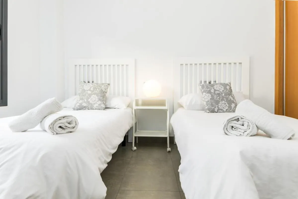 C54 - Homey Apartment 2 Bedroom In Town Málaga